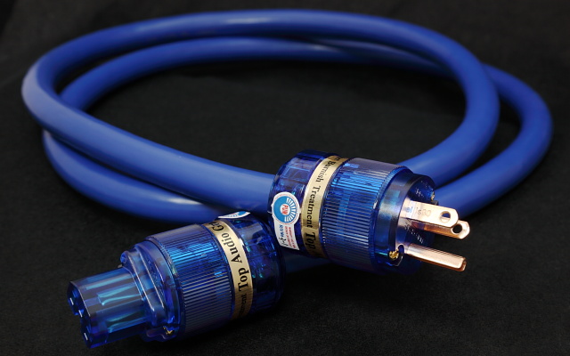IeGO "IceBerg" L70605 1.5M + IeGO 8055 pure copper plug
